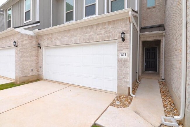 Building Photo - 2725 Woodall Dr