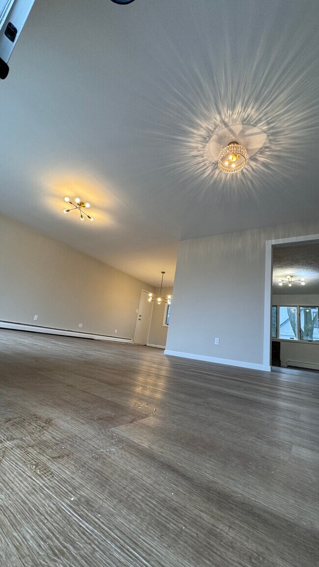 Building Photo - 20 Poplar Pl