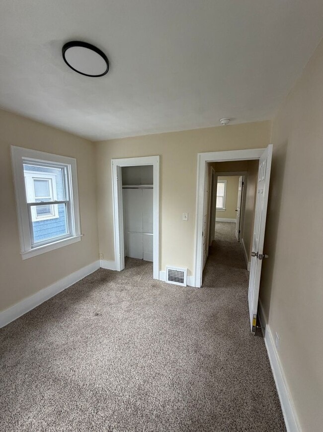 Building Photo - 2 Bed / 1 Bath House for Rent — Lansing, MI