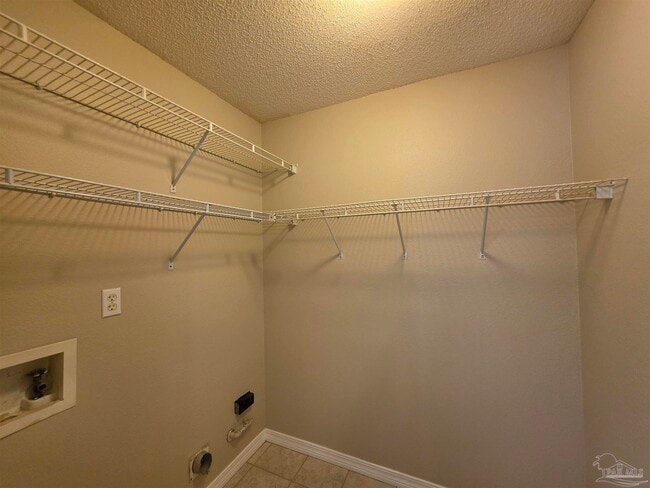 Building Photo - 4041 Shorewood Dr