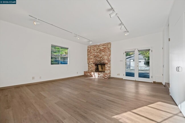 Building Photo - 553 Miner Rd