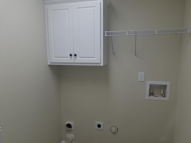 Building Photo - 423 Tarsel Ct