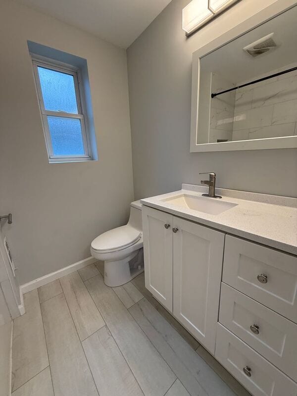 Building Photo - 5425 Stewart Ave