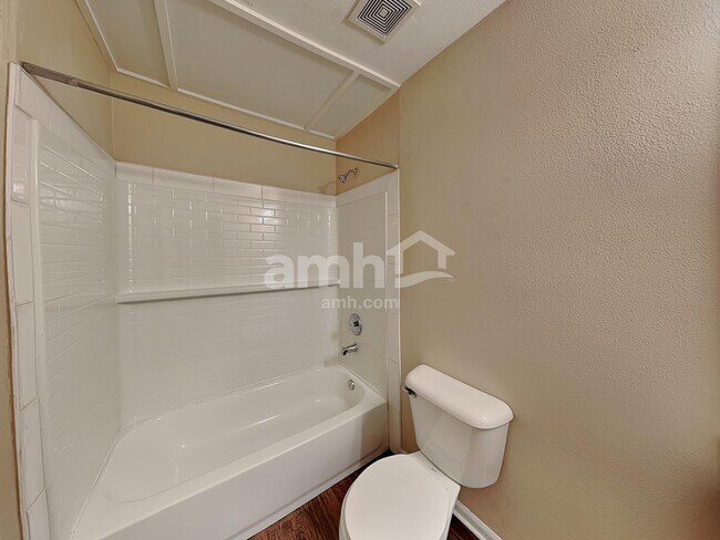 Building Photo - 2050 Harcourt Pl