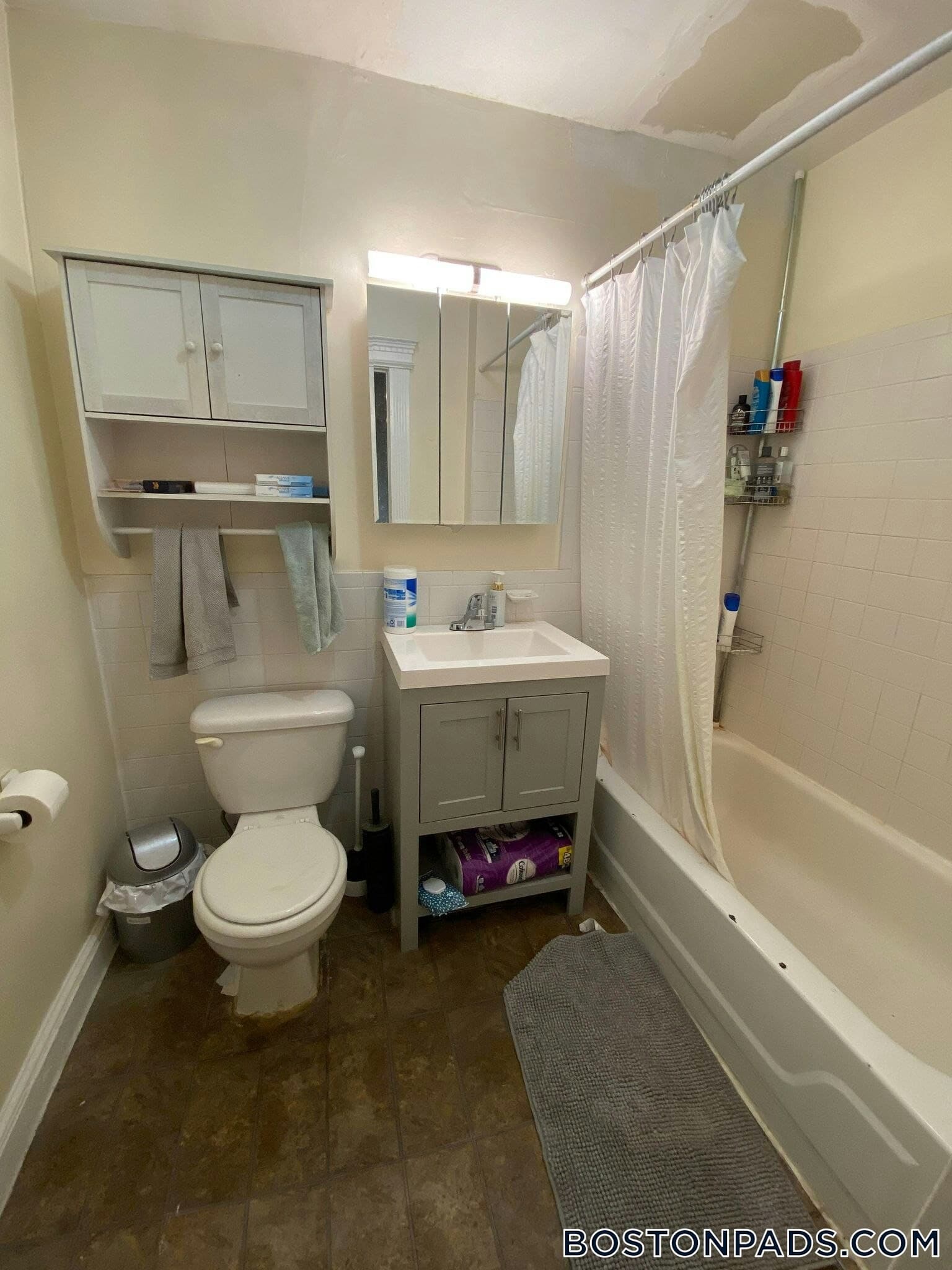 Building Photo - 447 Park Dr