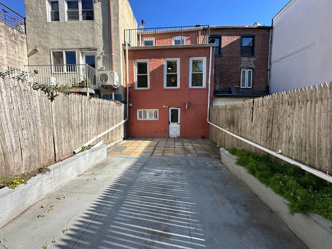 Building Photo - 101 Pioneer St