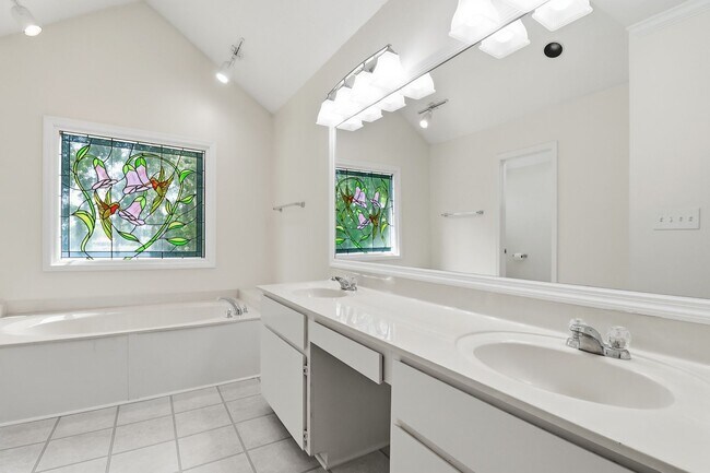 Building Photo - Wilmington Island Home for Lease