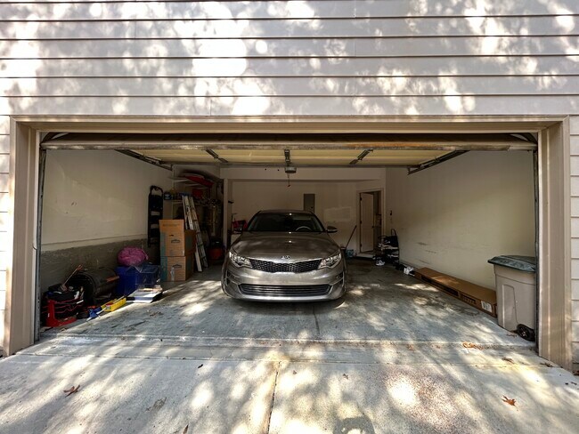 Building Photo - 2535 Village Creek Landing SE