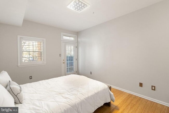 Building Photo - 6944 Ellingham Cir