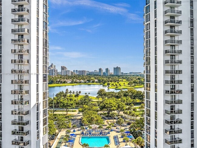Building Photo - 3701 N Country Club Dr