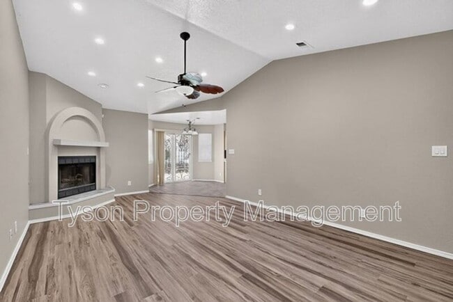 Building Photo - 1409 Stoneway Dr NW