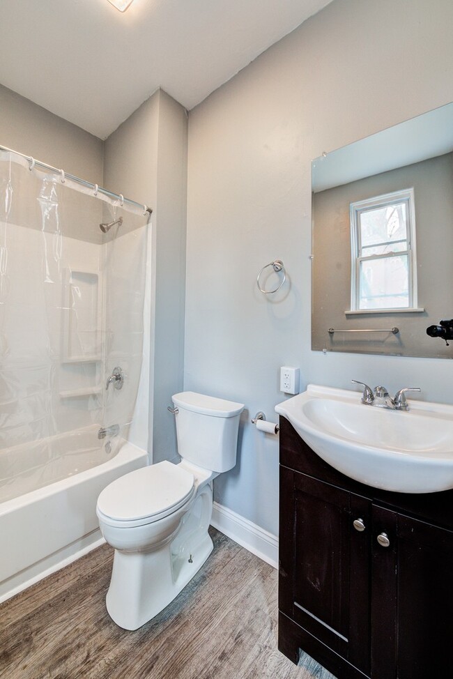 Building Photo - 744 Proctor Wy