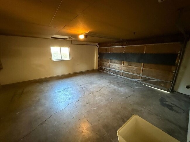 Building Photo - 2780 Ladd Ave NE
