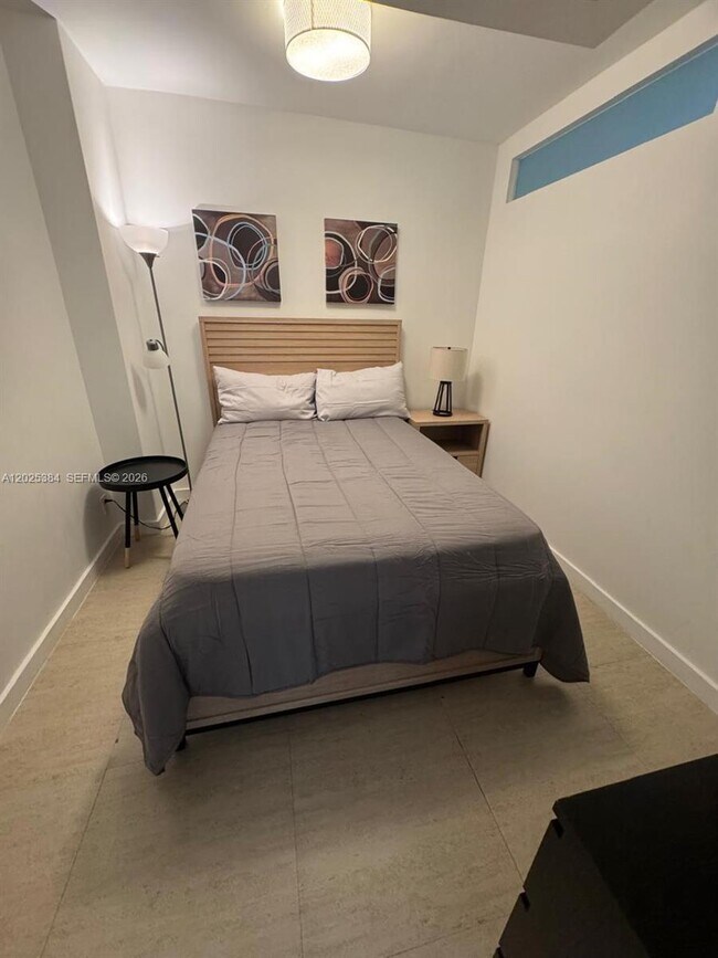 Building Photo - 4001 S Ocean Dr