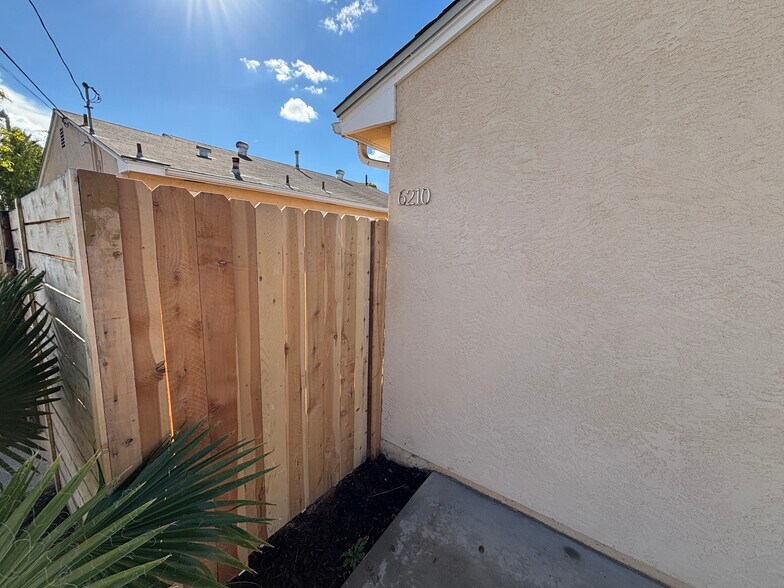 Building Photo - 4948 Twain Ave