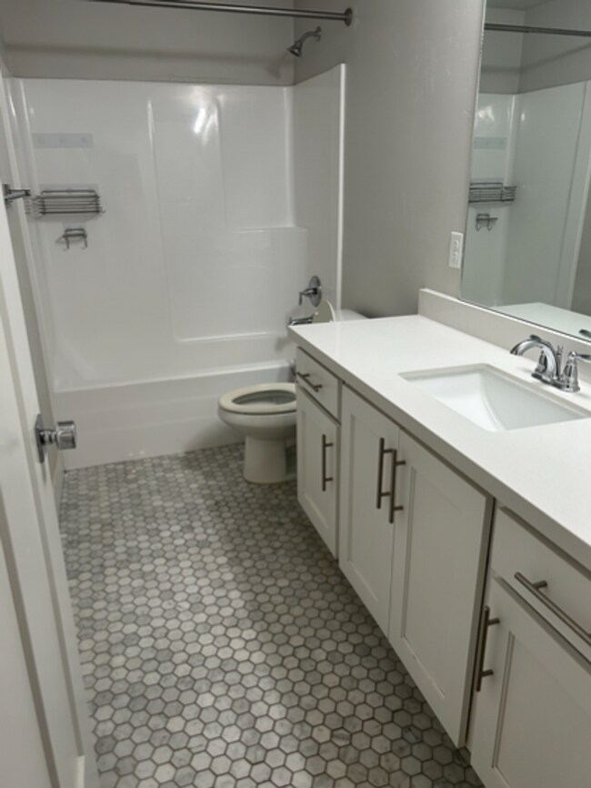 Building Photo - Spacious 6-Bedroom Home in the Heart of Vi...