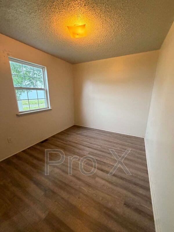Building Photo - 613 S Brownell Ave