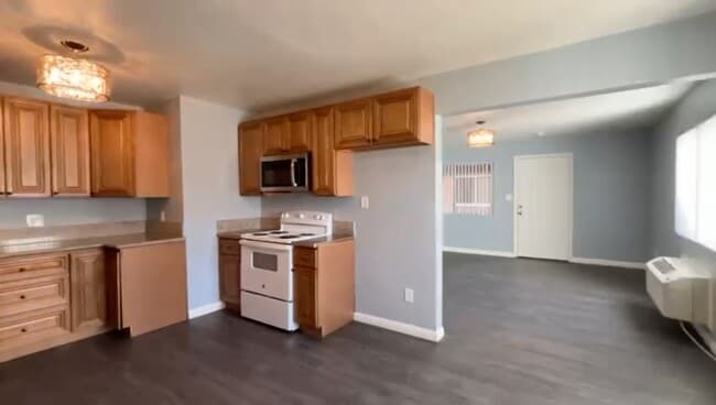 Building Photo - 1539 Pumalo St E