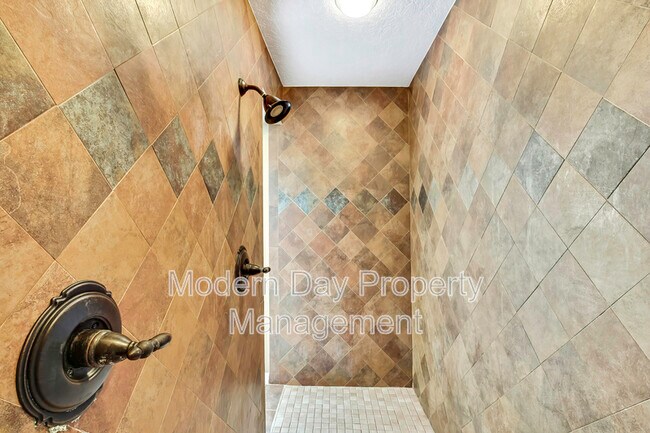 Building Photo - 12320 Papercraft Ave