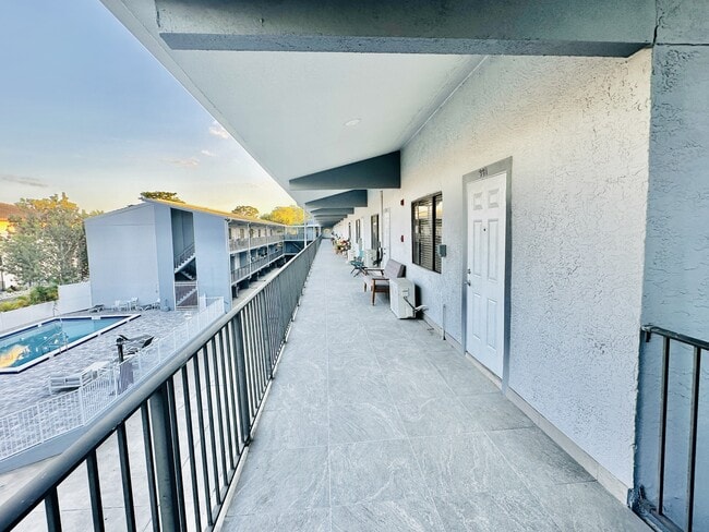 Building Photo - 826 Wiggins Pass Rd