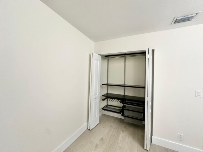 Building Photo - 3000 Norwood Pl