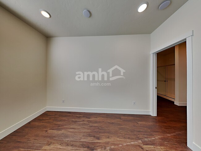 Building Photo - 9377 W Dove Creek St