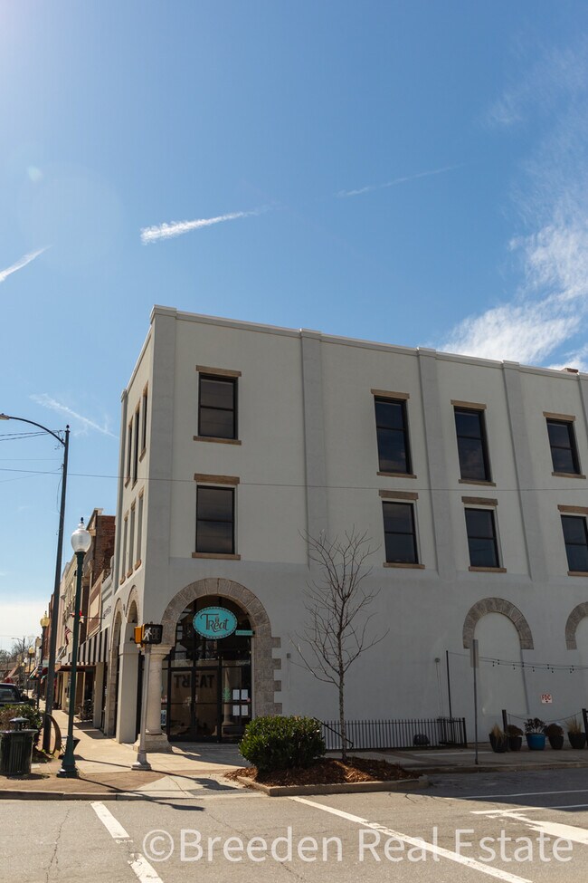 Building Photo - 100 W Union St