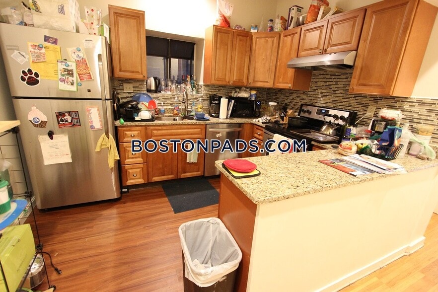 Building Photo - 616 Columbus Ave