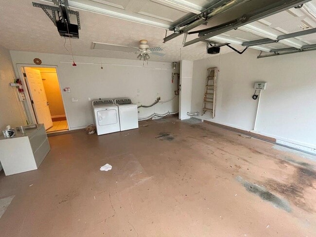 Building Photo - 3190 Serenade Ct