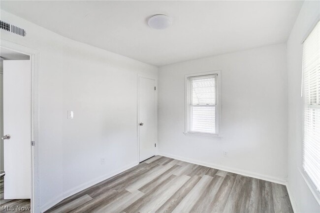 Building Photo - 13117 Wilton Ave