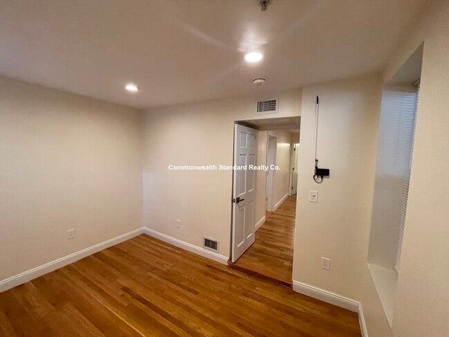Building Photo - 1801 Beacon St