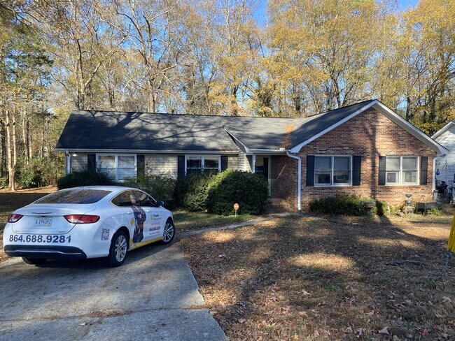 Primary Photo - 2 Bedroom | 1 Bathroom | Walk to Downtown ...