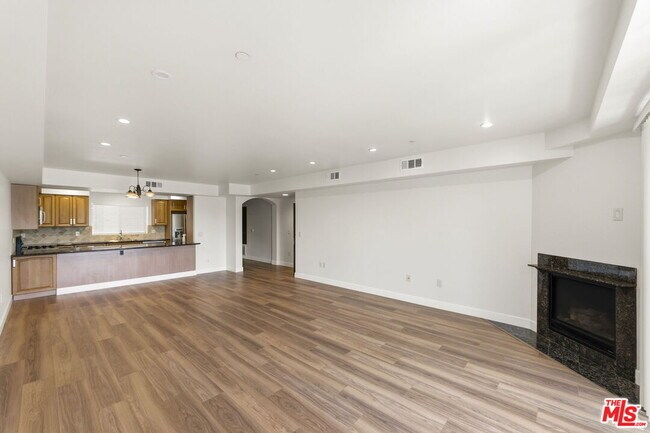 Building Photo - 11218 Camarillo St