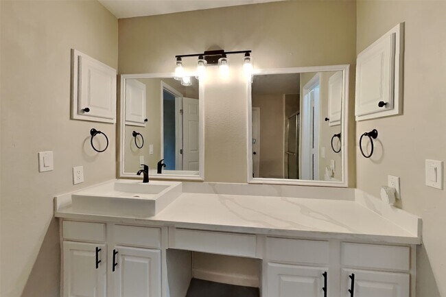 Building Photo - 5803 Forest Timbers Dr