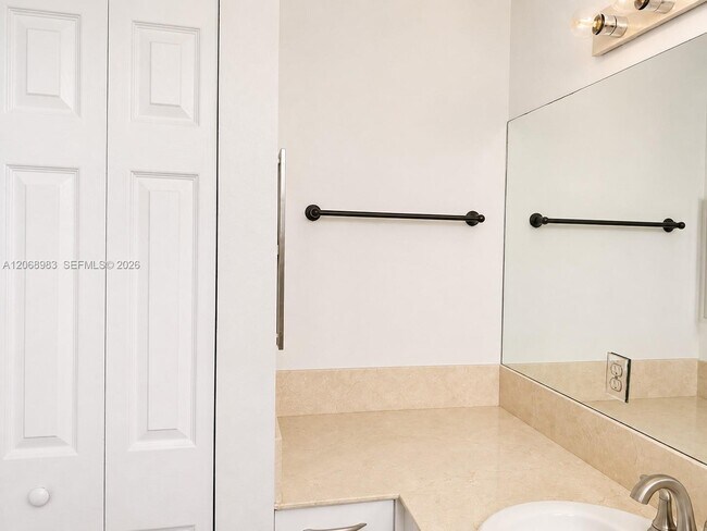 Building Photo - 2069 S Ocean Dr
