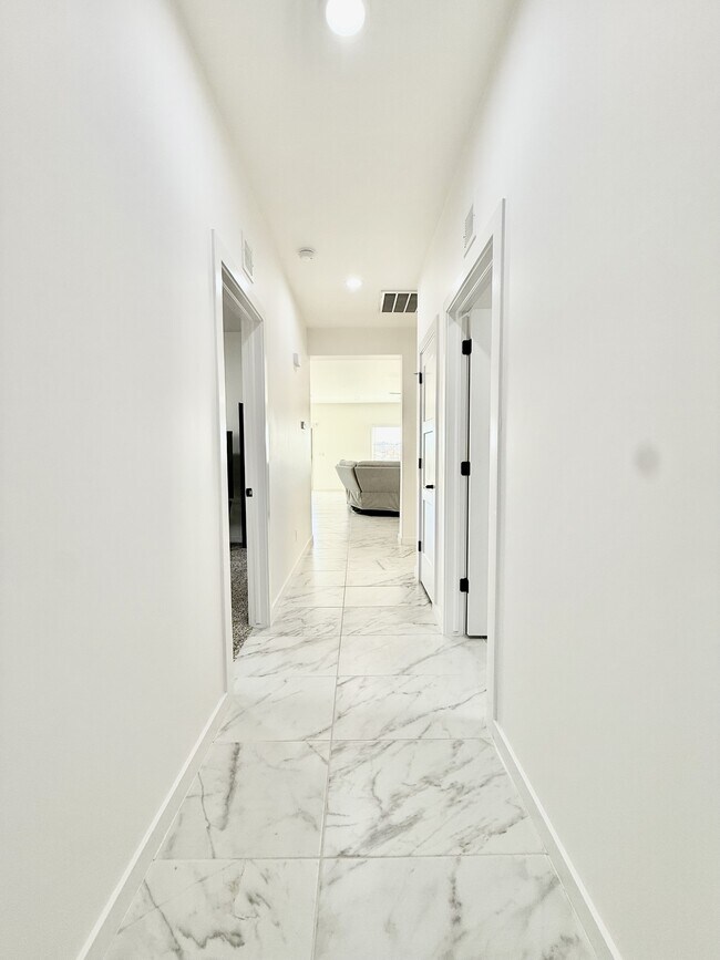 Building Photo - 15052 Destination Ave