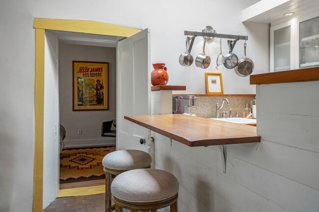 Building Photo - 573 W San Francisco St