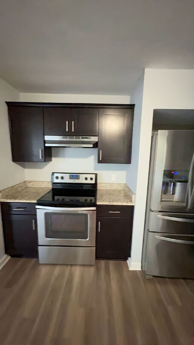 Building Photo - Modern Living 2Bd/2Ba