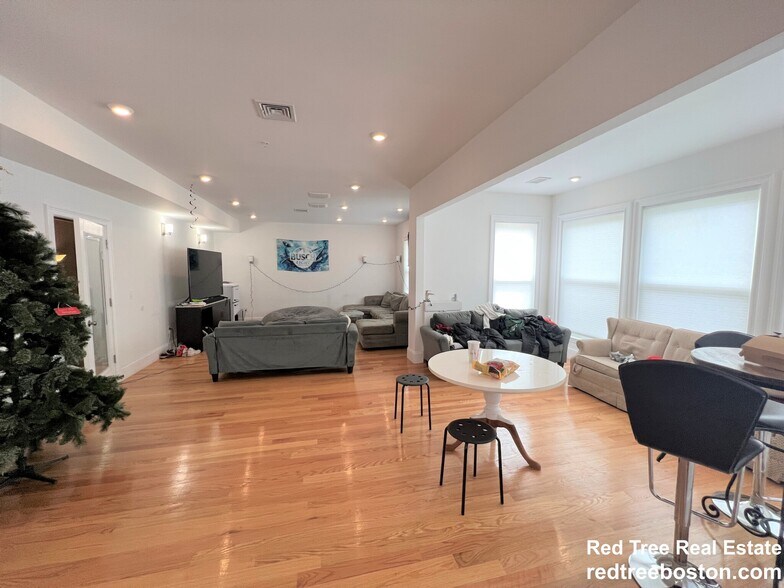 Building Photo - 1778 Commonwealth Ave