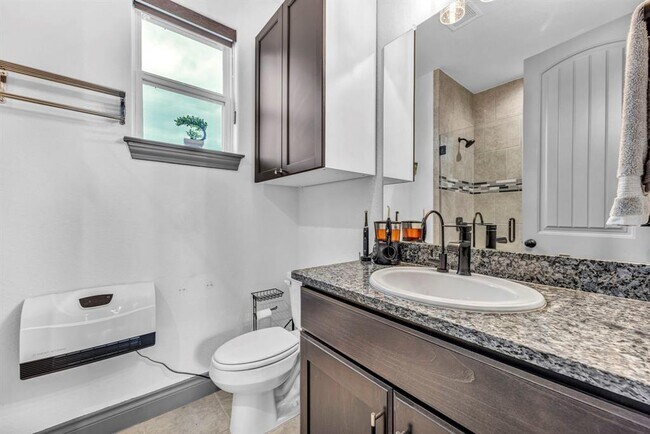 Building Photo - 2252 Nates Pl