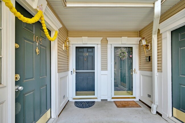 Building Photo - 104 Pebble Brook Dr