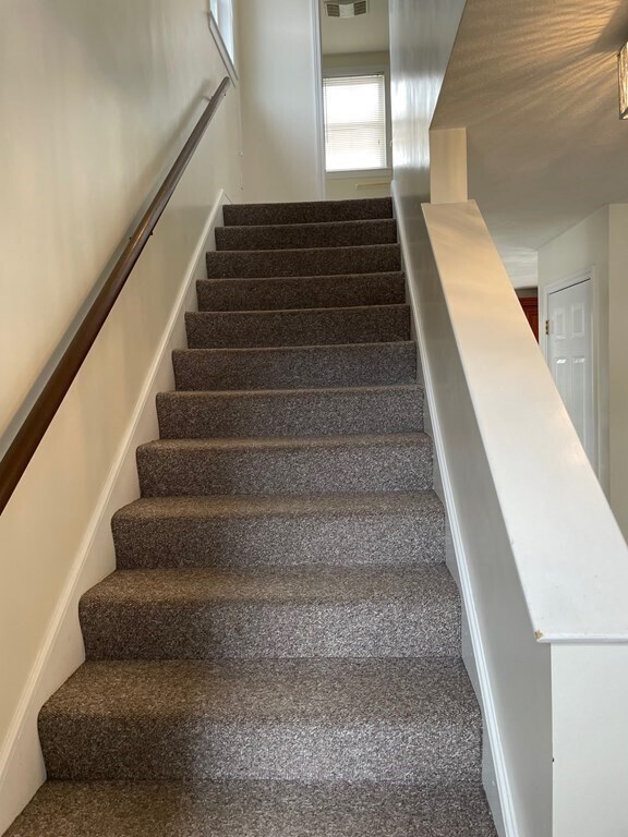 Building Photo - 32 Lincoln Rd