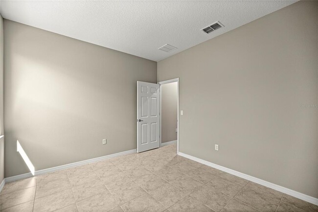 Building Photo - 5828 SW 76th Ct
