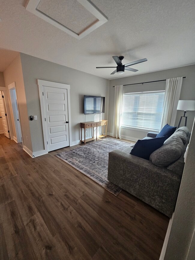 Building Photo - 5825 Danbury Blvd