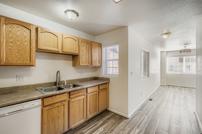 Building Photo - 655 Bosque Vista Point