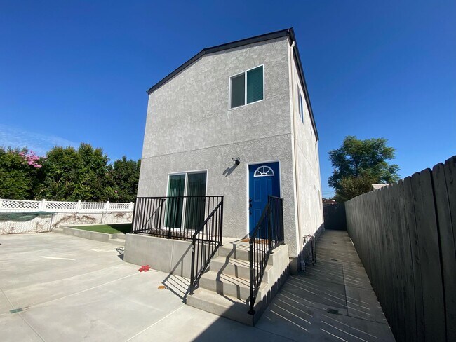 Building Photo - 4BD/2BA on La Dorna (Lease out, pending si...