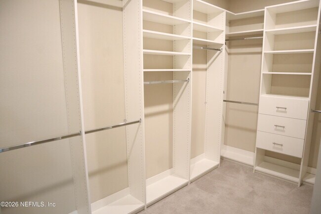 Building Photo - 6816 Crosby Falls Dr