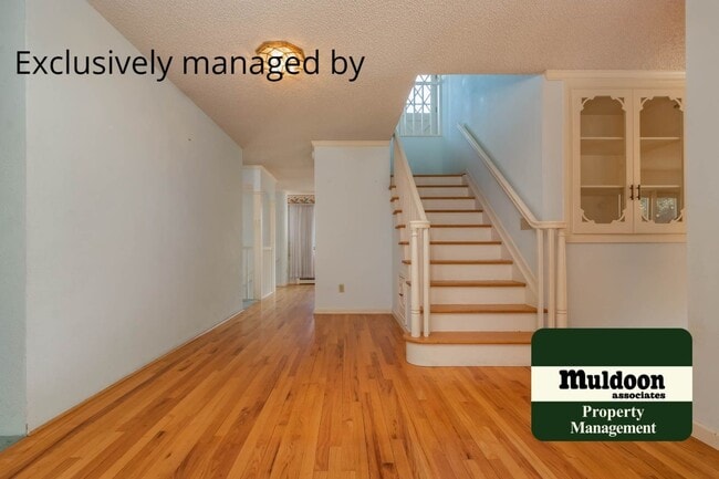 Building Photo - Beautiful 3 bedroom home with two car garage in Old Broadmoor