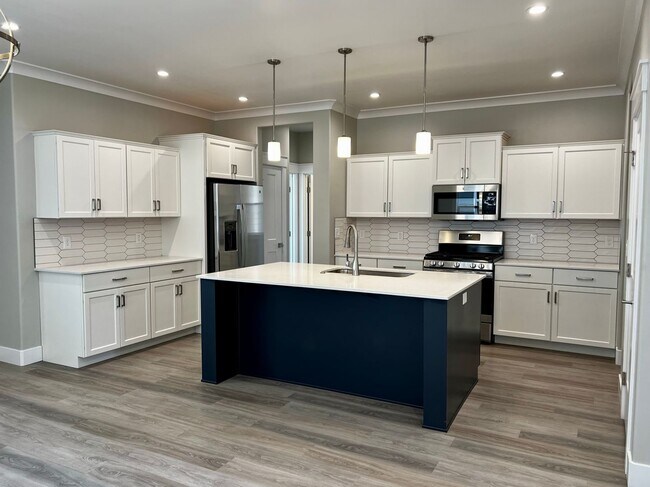 Building Photo - 4 Bedroom 3 Bath New Star Development