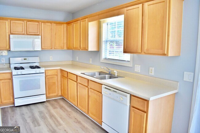 Building Photo - 2015 Lisa Springs Dr SW